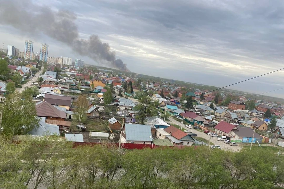 В Новосибирске у Хилокского рынка произошел пожар. Фото: предоставлено читателем