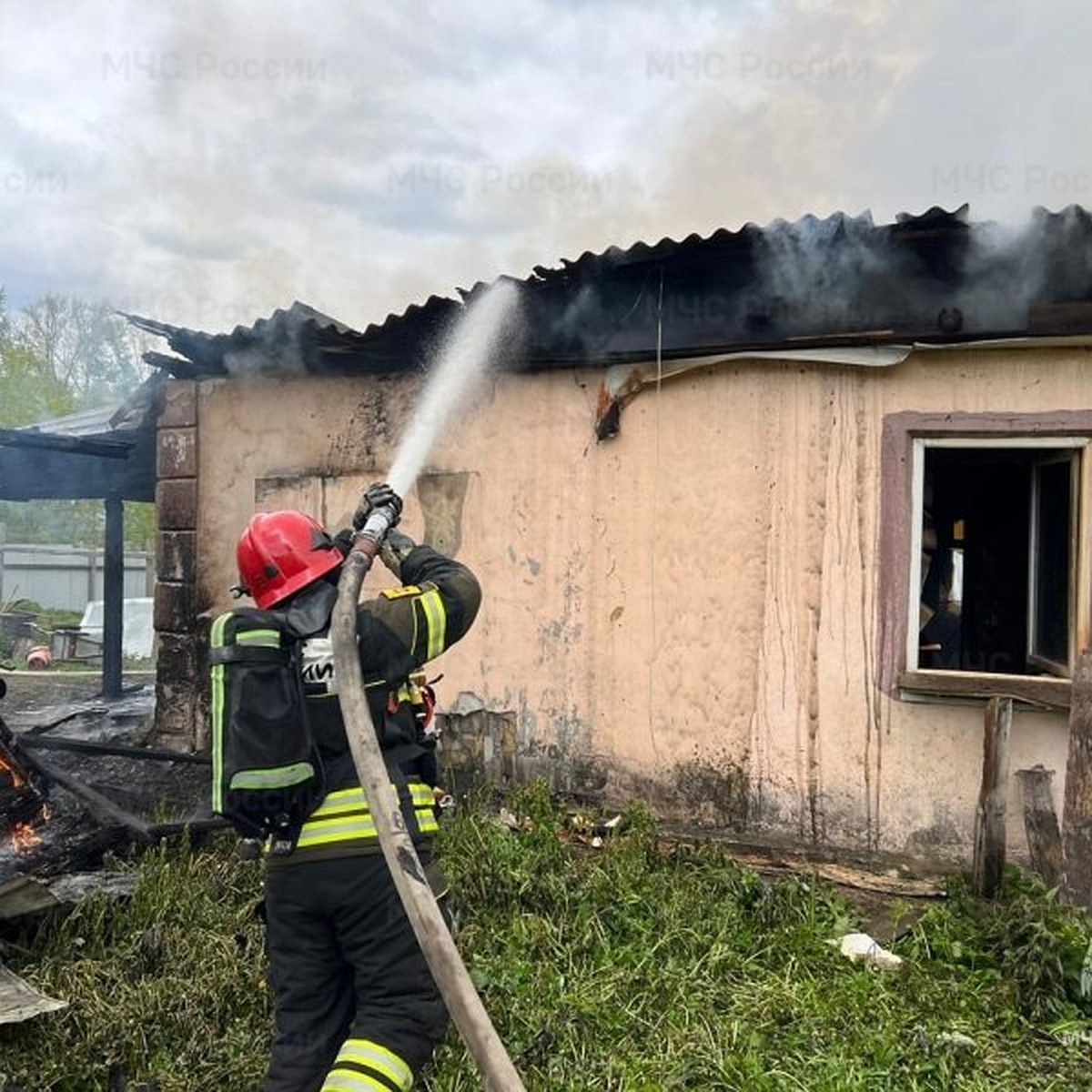 На пожаре в жилом доме в Новомосковске погибла женщина - KP.RU