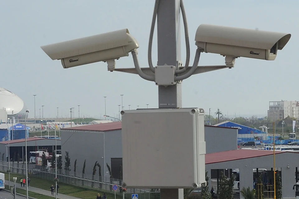 Ведомство подчеркивает, что ЕБС никак не связана с городскими системами видеонаблюдения и не может использоваться в оперативно-разыскной деятельности.