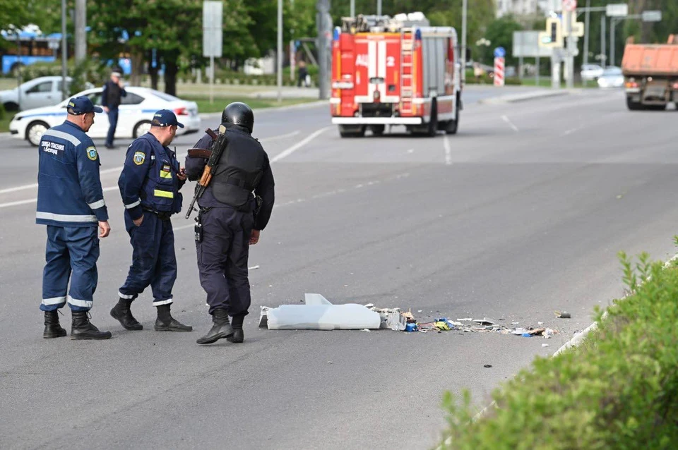 В Белгороде один беспилотник упал на проезжую часть, но не взорвался.