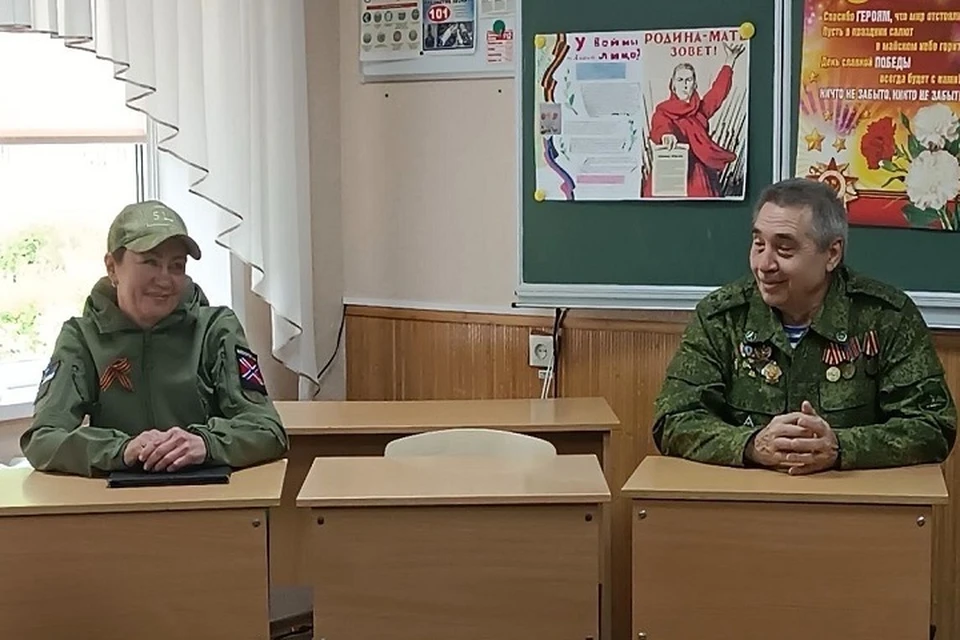 Ветераны ДНР приняли участие в открытии музейного уголка в школе Донецка. Фото: t.me/fond_ZO_DPR