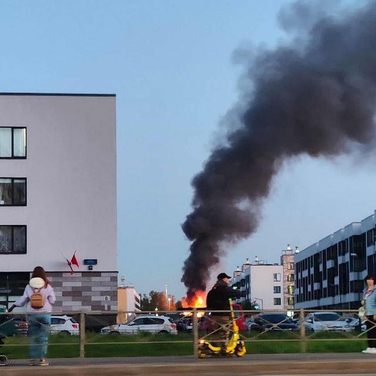 Крупный пожар произошел в частном двухэтажном доме в Петербурге - KP.RU