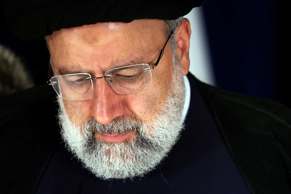 Кончину президента и его спутников ведущие иранских телеканалов и религиозные деятели называют мученической