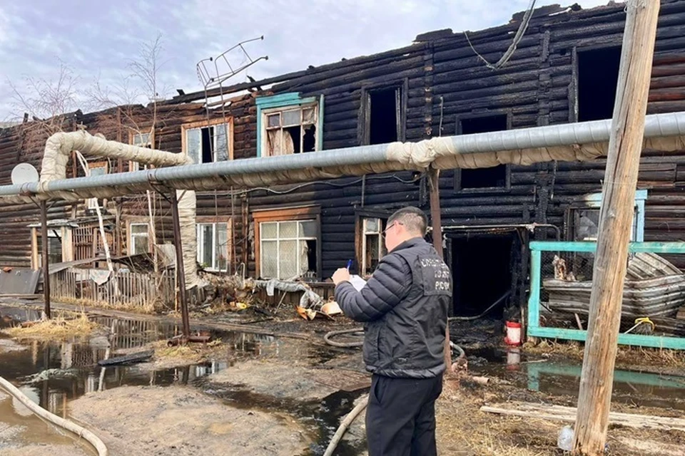 В Якутии по факту гибели женщины и ребенка в пожаре завели уголовное дело Фото: следком Якутии