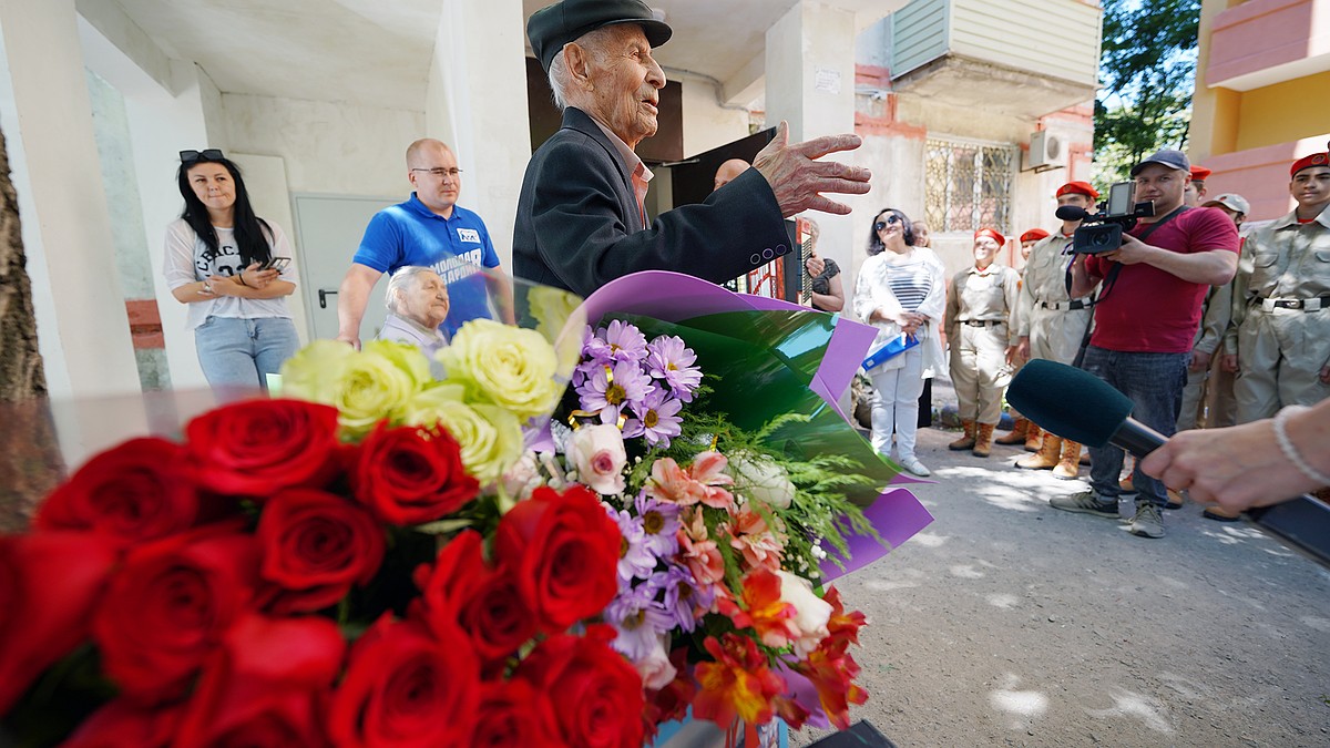 Герою исполнилось 105 лет!: В Мариуполе поздравили с юбилеем ветерана  Великой Отечественной войны Степана Волошина - KP.RU