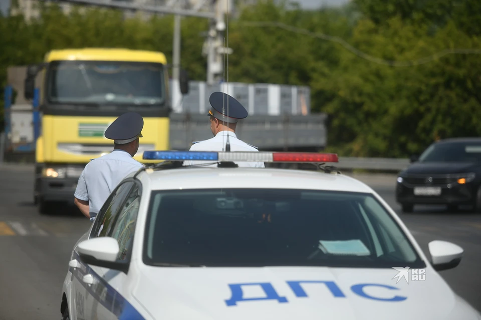 Девушка за рулем LADA Priora не заметила грузовик из-за солнца