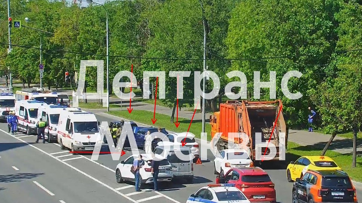 Массовое ДТП произошло на улице Паперника в Москве - KP.RU