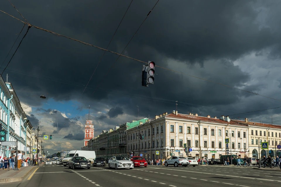 Жара задержится в Петербурге еще на несколько дней.