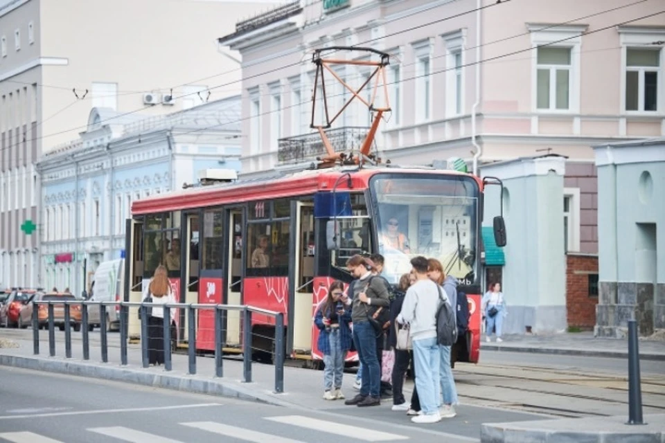 Трамвай сошел с рельс в центре Иркутска