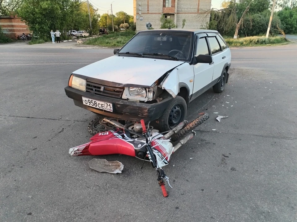 В ДТП в Донском пострадали 15-летний водитель и 17-летняя пассажирка питабайка