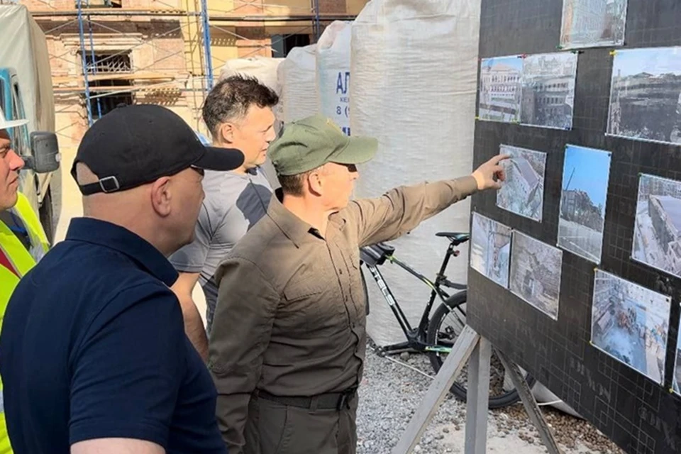 Глава Мариуполя Олег Моргун посетил объекты восстановления в Мариуполе. Фото: ТГ/Моргун