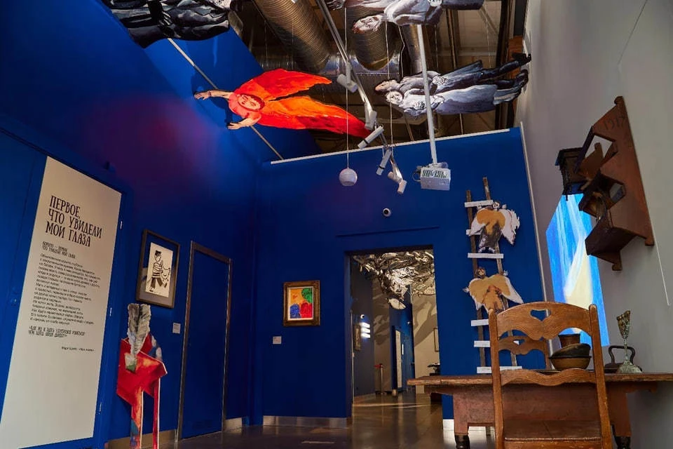 Главная тема экспозиции — мир детства и юности, которые Шагал считал главным неисчерпаемым источником вдохновения / Фото: www.jewish-museum.ru