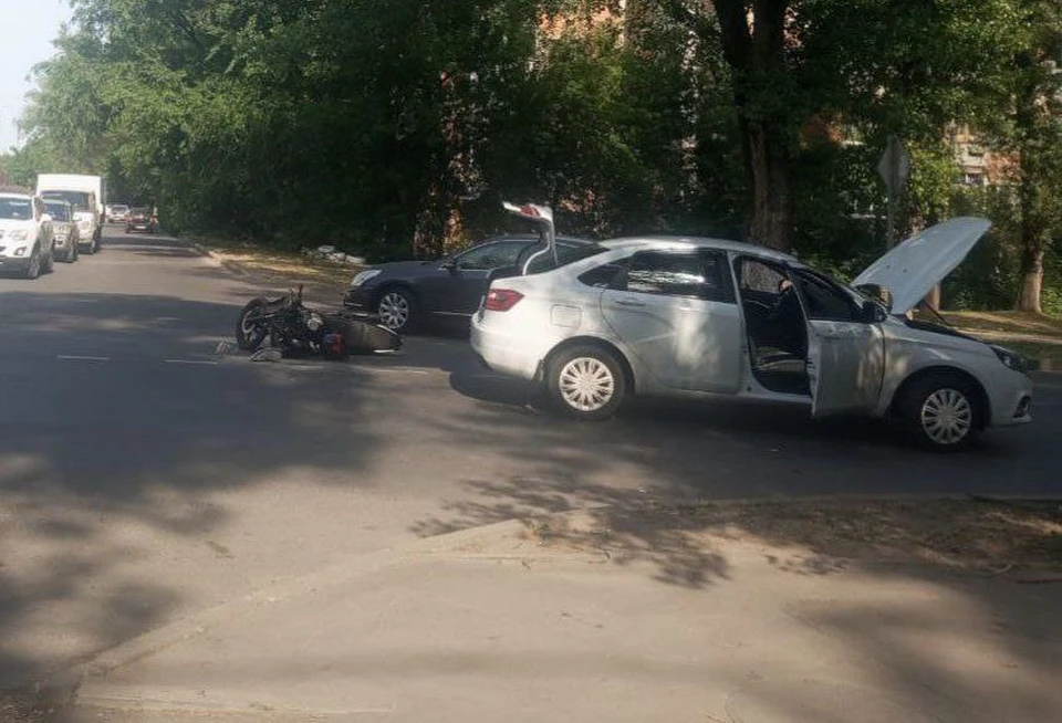В Ростове мотоциклист попал в ДТП с легковушкой. Фото: УГИБДД по Ростовской области