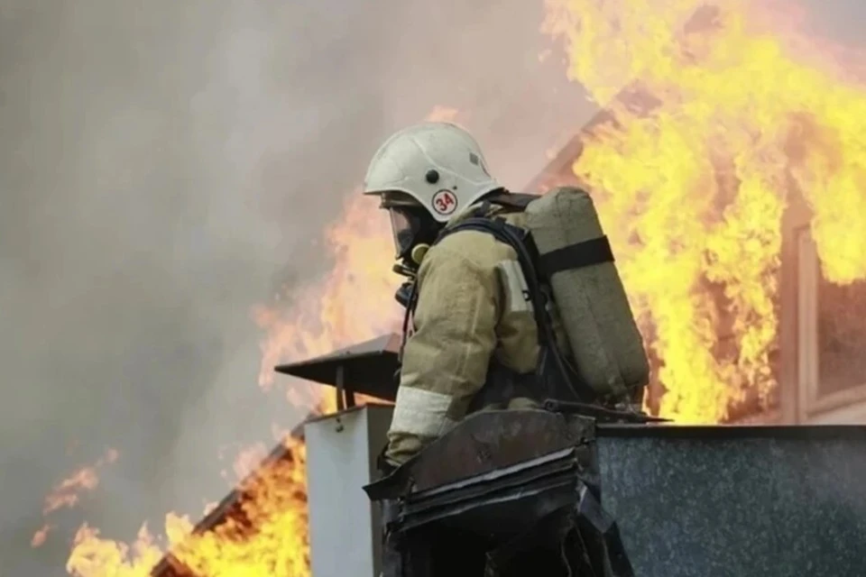 В Темрюкском районе тушат возгорание после атаки БПЛА