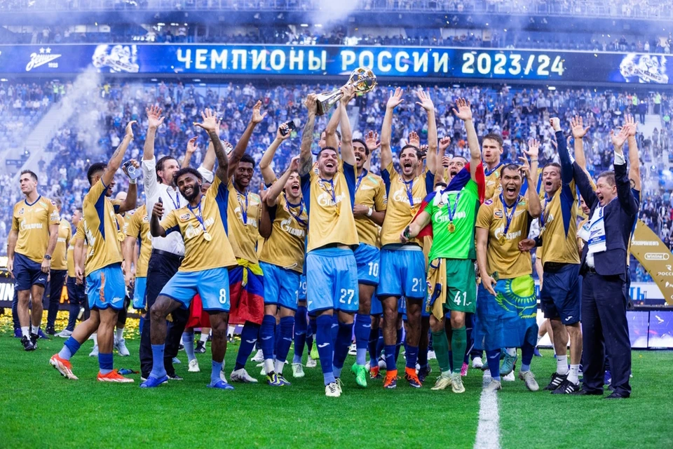 На чемпионском матче "Зенита" было почти 40 тысяч болельщиков.