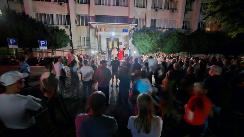 Люди вышли на улицы, протестуя против произвола властей Фото: соцсети.