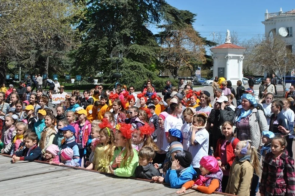 Площадь перед Дворцом в День защиты детей. 2015 год. Фото: Из архива ДДЮТ