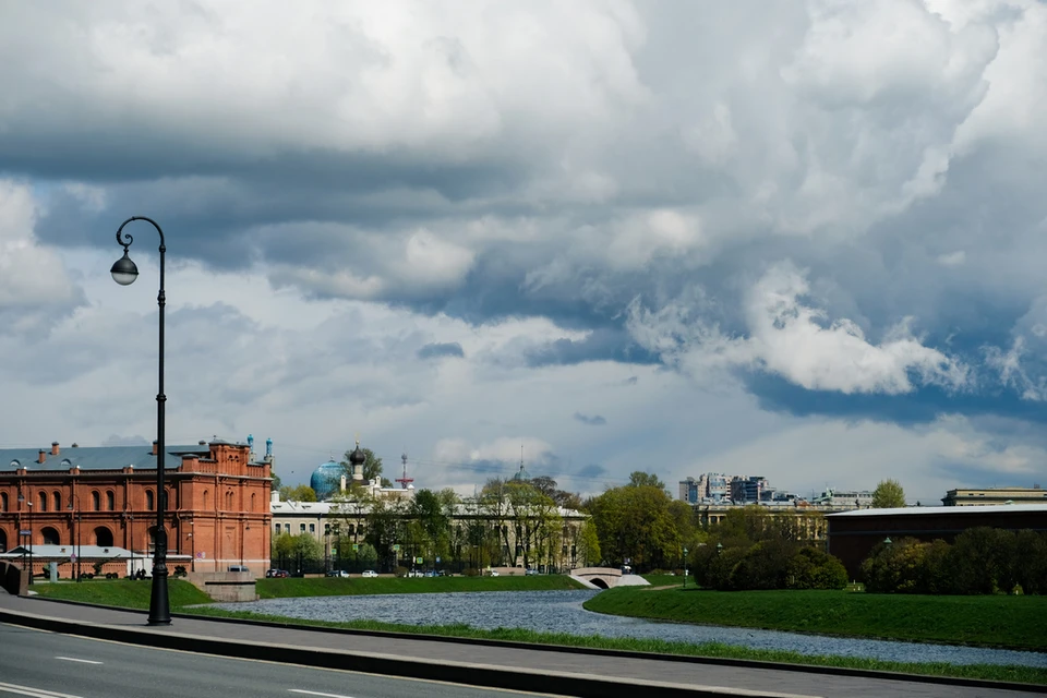 Теплая и пасмурная погода ожидается в Петербурге в понедельник, 3 июня.