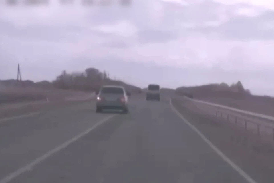 Водитель прибавил скорость и попытался скрыться Фото: кадр из видео