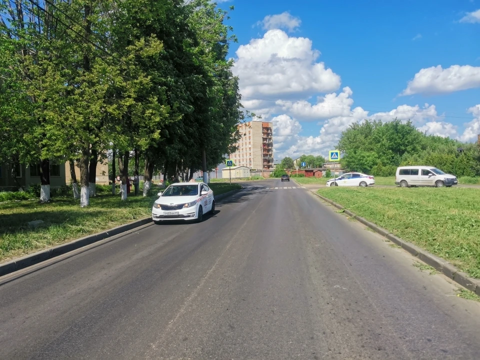 Несовершеннолетнюю девушку сбили на пешеходном переходе в Новомосковске