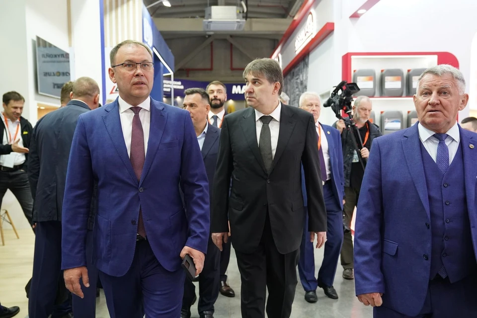 В открытии выставки участвовали врио губернатора Кузбасса Илья Середюк и заместитель министра энергетики РФ Сергей Мочальников.