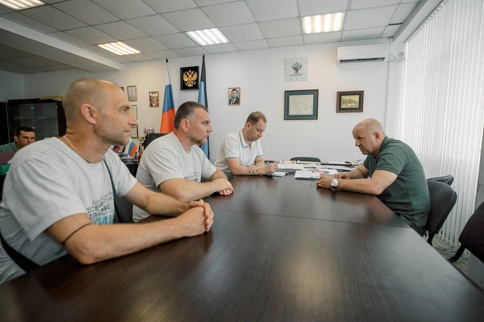 Глава Мариуполя провел рабочую встречу с представителями Донецкого республиканского отделения МБОО «Пища жизни». Фото: ТГ/Моргун
