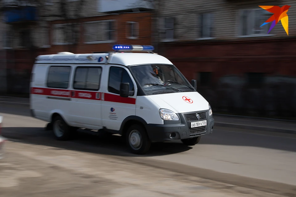В Мурманске на улице Маклакова, 30 выпала из окна девятиэтажки и разбилась насмерть 63-летняя женщина.