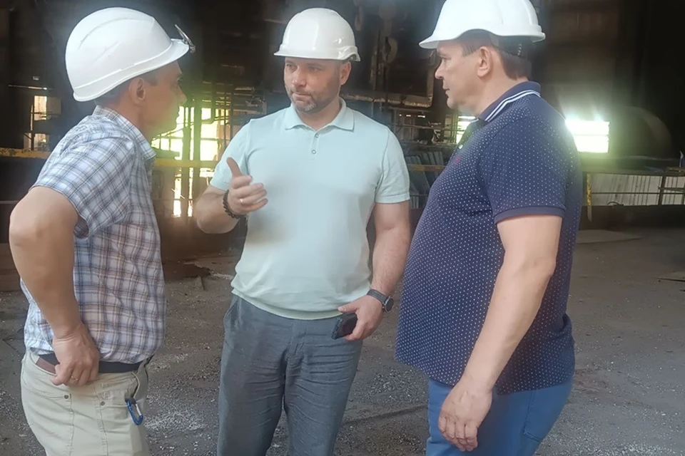 Глава минпромторга ДНР посетил ряд предприятие «Азовэлектросталь» в Мариуполе. Фото: Минпромторг ДНР