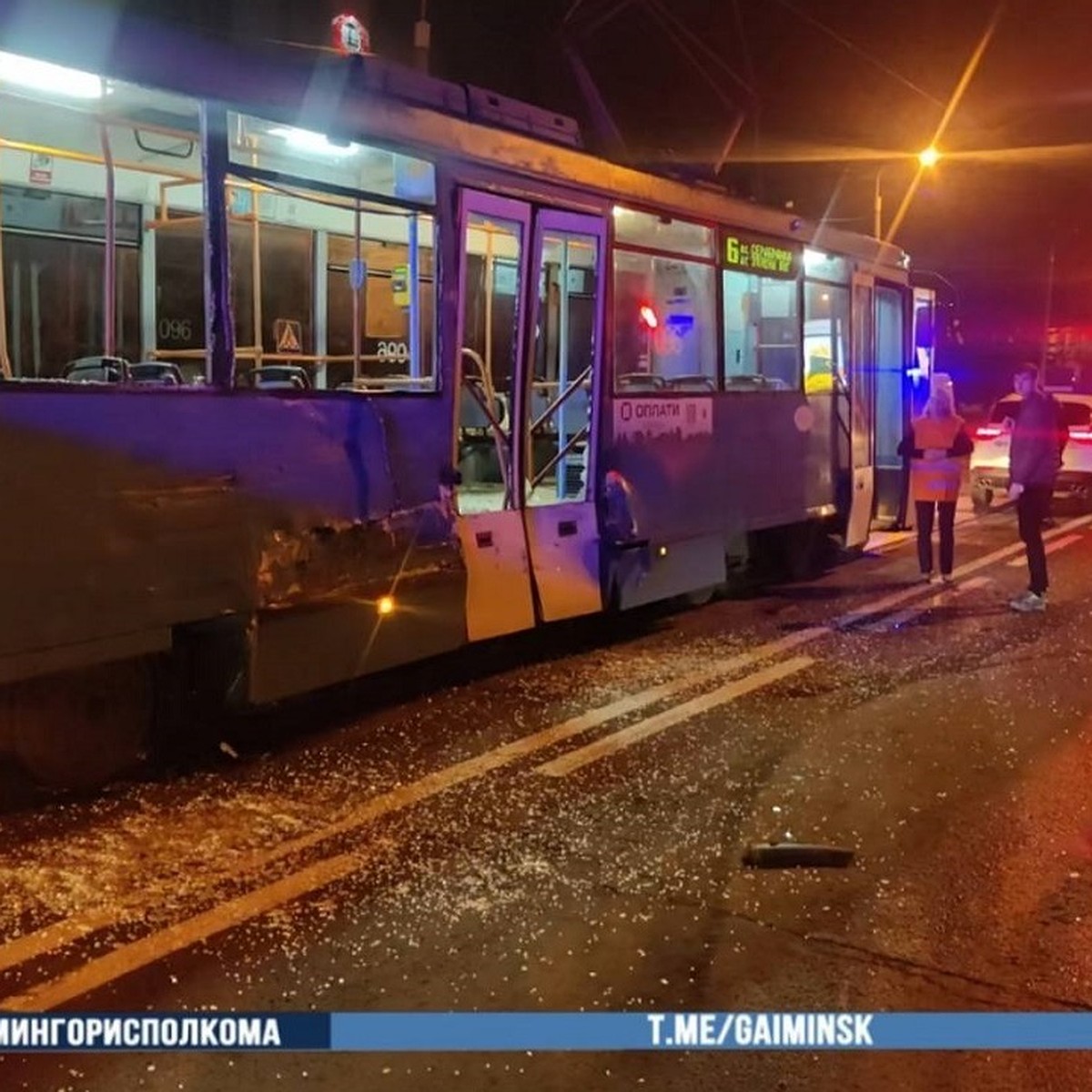 Два человека попали в больницу после столкновения МАЗа с трамваем в Минске  - KP.RU