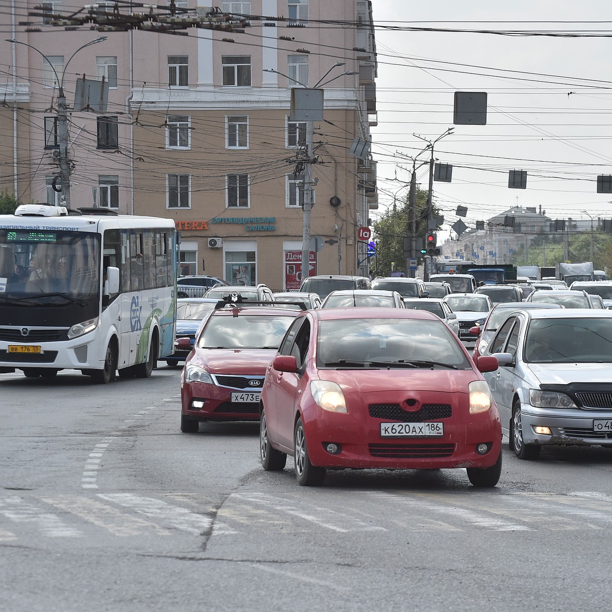 Восемнадцать автобусных маршрутов в Омске изменят схему движения в День  России - KP.RU