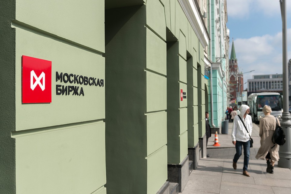 США ввели санкции против Московской биржи: что теперь будет с курсом доллара