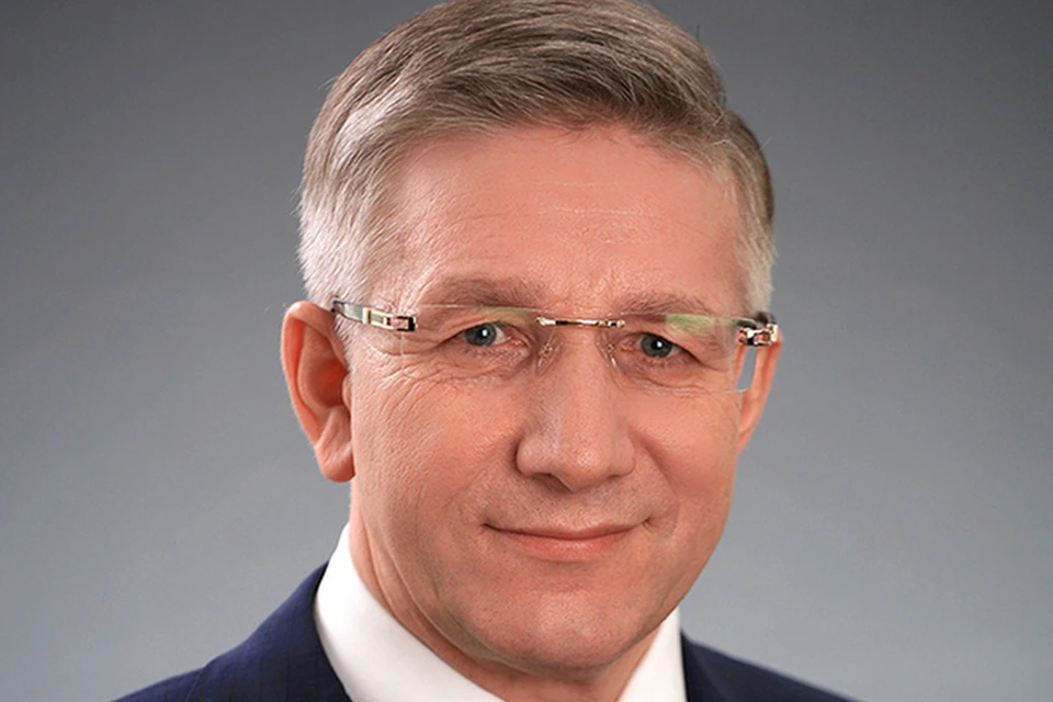Награда Гайзатуллину присвоена за достигнутые трудовые успехи и многолетнюю добросовестную работу. Фото: gossluzhba.tatarstan.ru