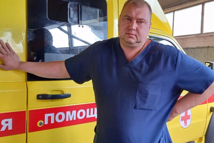 «Беспокоилась о пассажирах»: врач скорой Кемерова рассказал, как оказывал помощь водителю после ДТП с трамваями