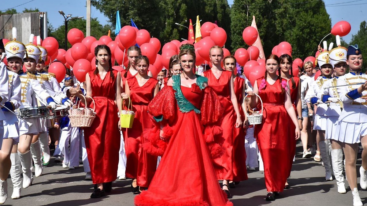 В Балакове прошел очередной Фестиваль клубники - KP.RU