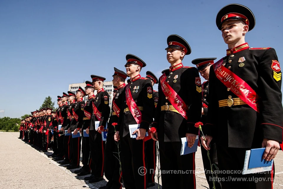 В Ульяновске шесть суворовцев окончили училище с золотой медалью. ФОТО: правительство УО