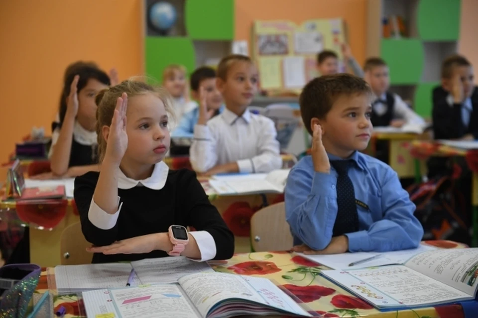 К текущему дню зарегистрировано 5,5 тысяч заявлений на поступление в первый класс