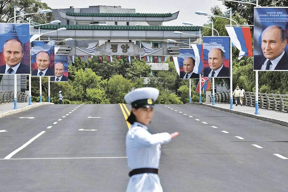 Сотни портретов Путина на улицах Пхеньяна - это высшая степень уважения по-корейски.
