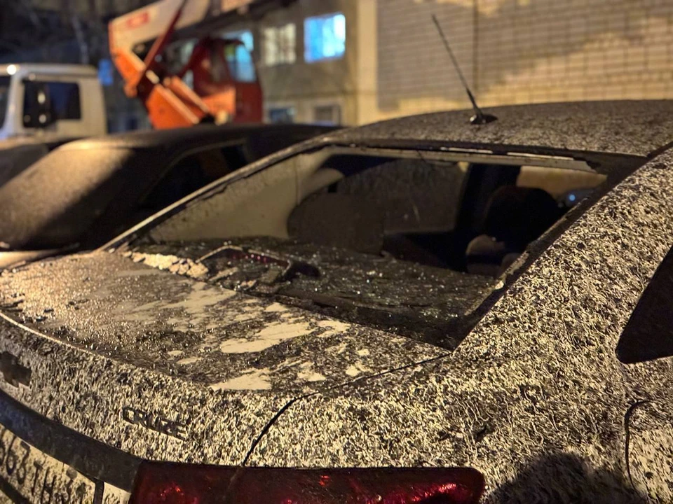 Одна машина полностью сгорела.