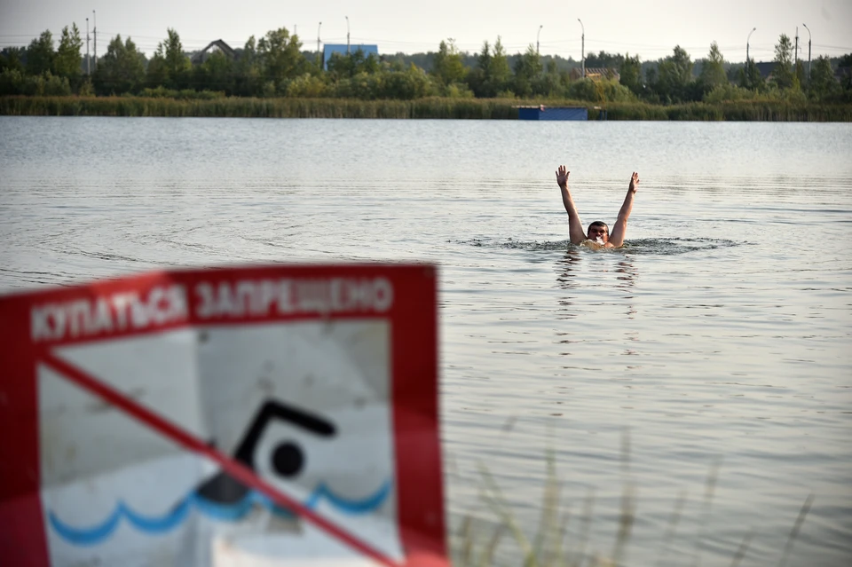 Катер с детьми заглох на Новосибирском водохранилище.