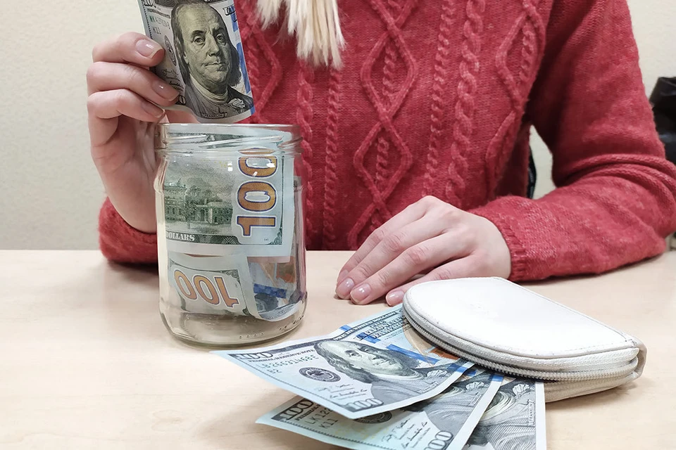 Нацбанк Беларуси резко снизил курс доллара и евро на 28 июня перед выходными.