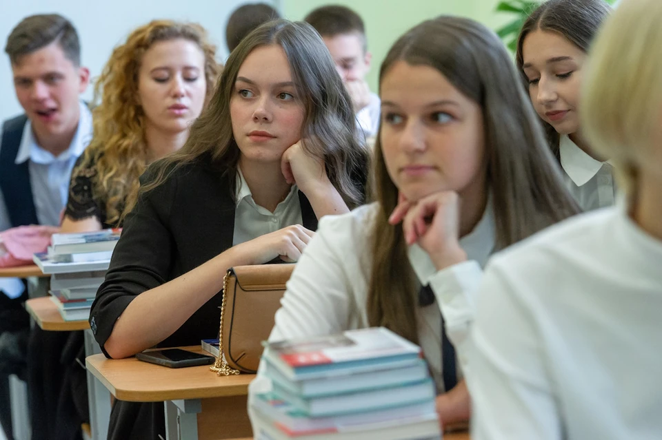Всего в Петербурге 28 выпускников, набравших максимальные баллы сразу по двум предметам.