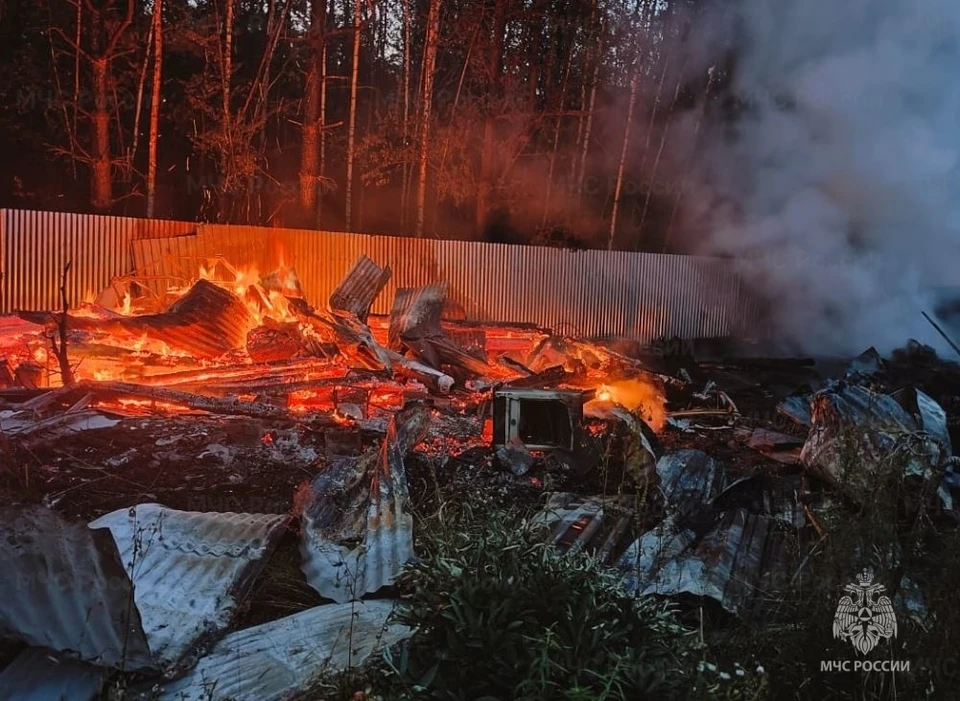Пожар произошел во втором часу ночи в СНТ «Полиграфист» Малоярославецкого района.