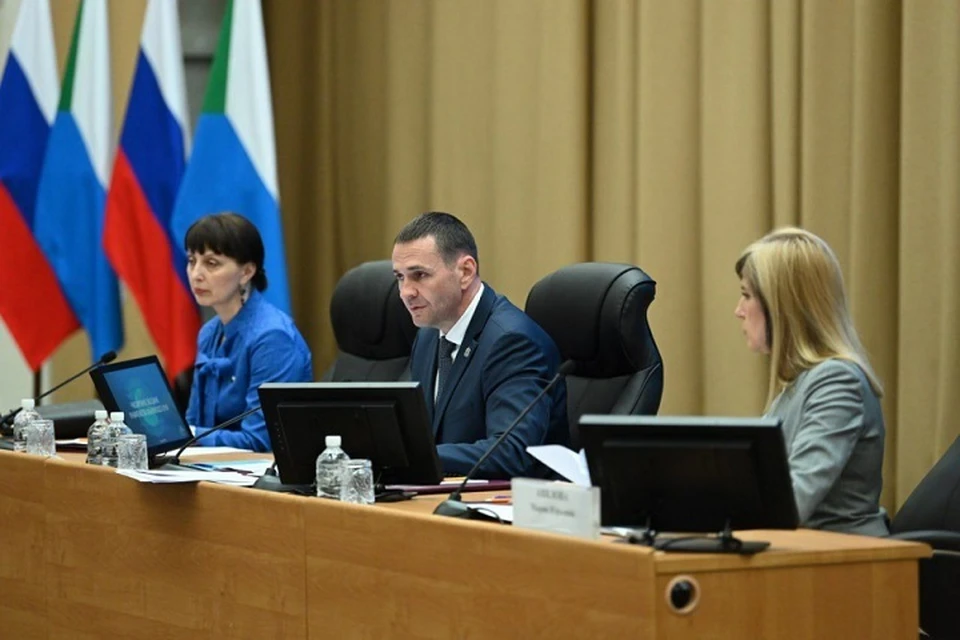Дмитрий Демешин объявил о подписании хартии на расширенном заседании правительства