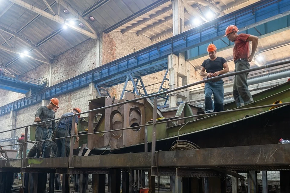 Землесос «Амурский-203» спустили на воду в Хабаровске