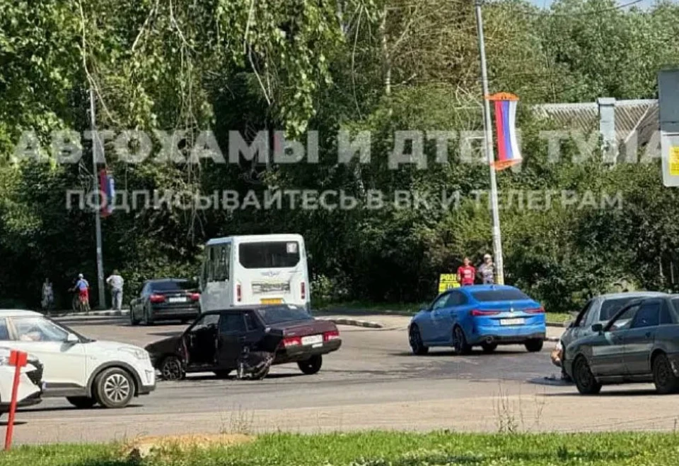 Две иномарки столкнулись в Донском Тульской области. Фото: «Автохамы и ДТП | Тула».