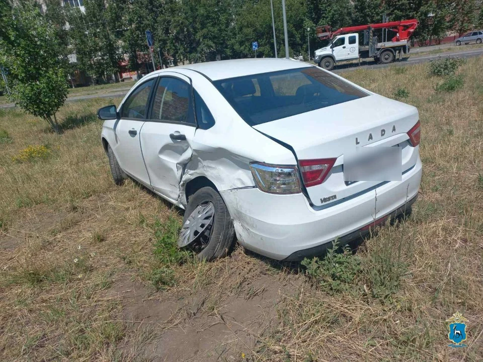 Медицинскую помощь оказали водителю и пассажиру Lada Granta