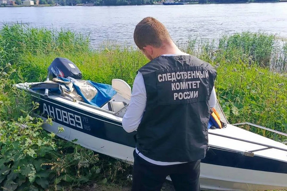 Мужчина погиб после столкновения гидроцикла с катером на Неве. Фото: t.me/zmsutskr