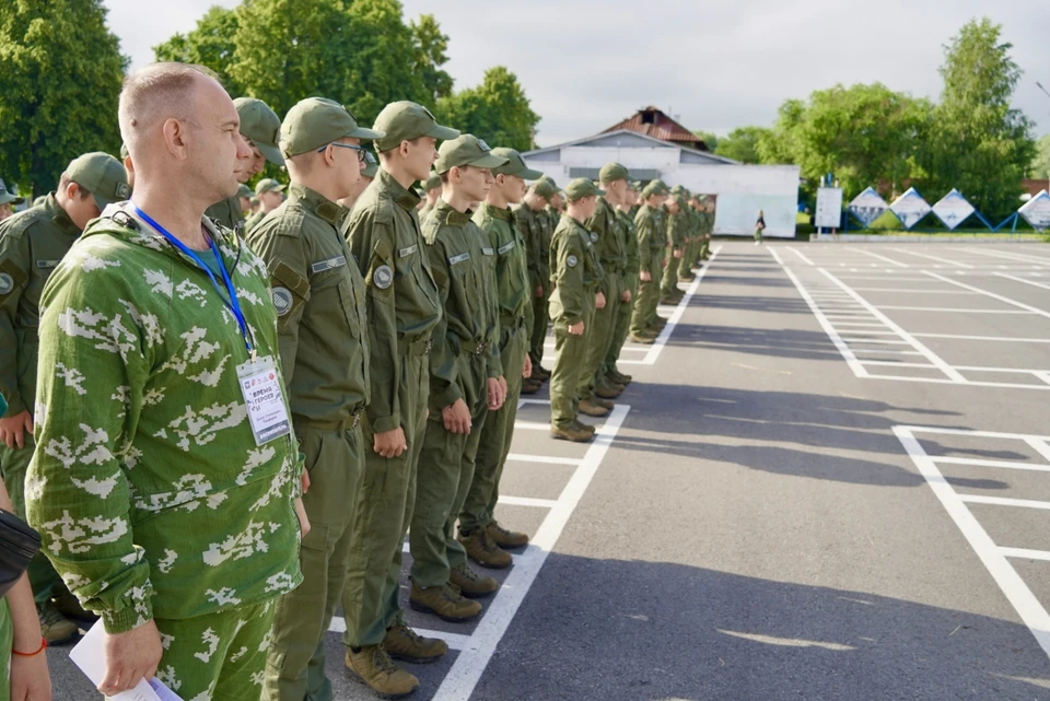 Школьники Кузбасса отправили на три недели учиться защищать Родину. Фото - АПК.