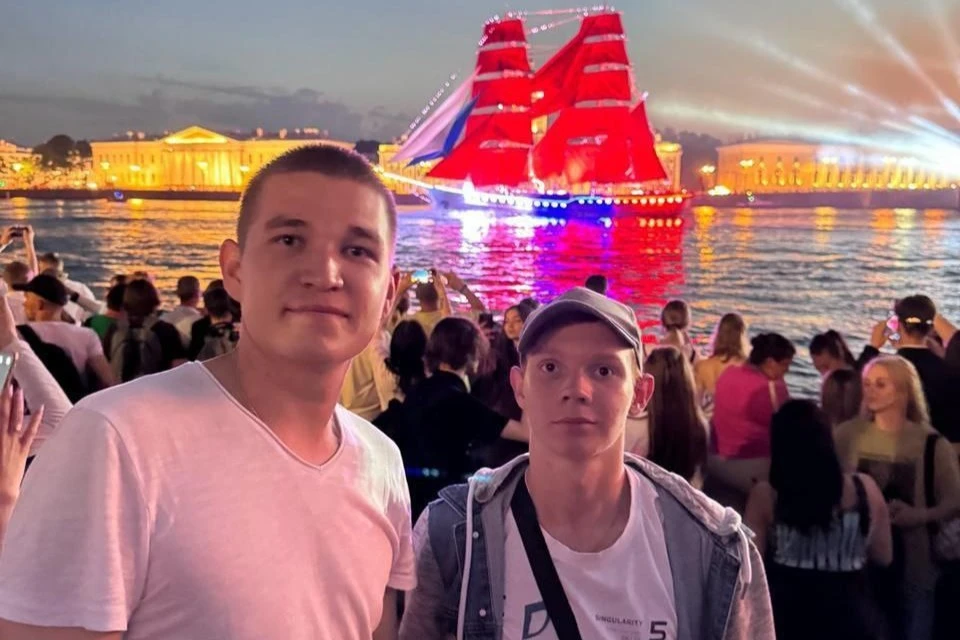 Никита (справа) одержал победу в финале чемпионата по профессиональному мастерству «Профессионалы»