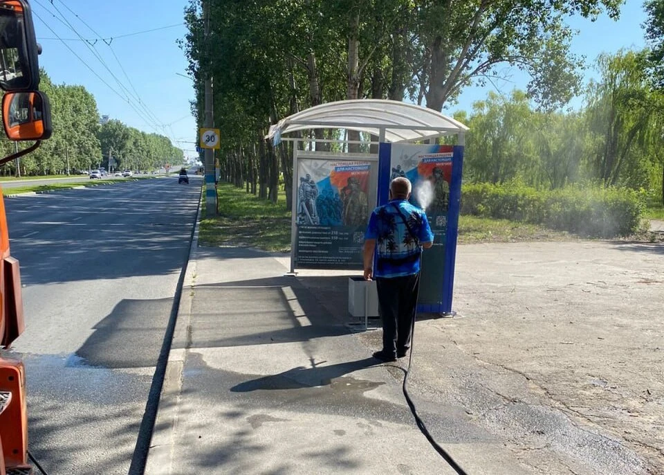 В Ульяновске дороги и тротуары поливают холодной водой, чтобы уберечь от жары. ФОТО: тг-канал администрации Ульяновска